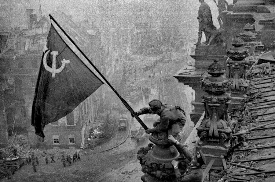 Raising_a_flag_over_the_Reichstag_2