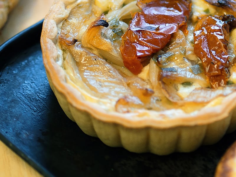 Spinach and Cheddar Quiche in a Mug 